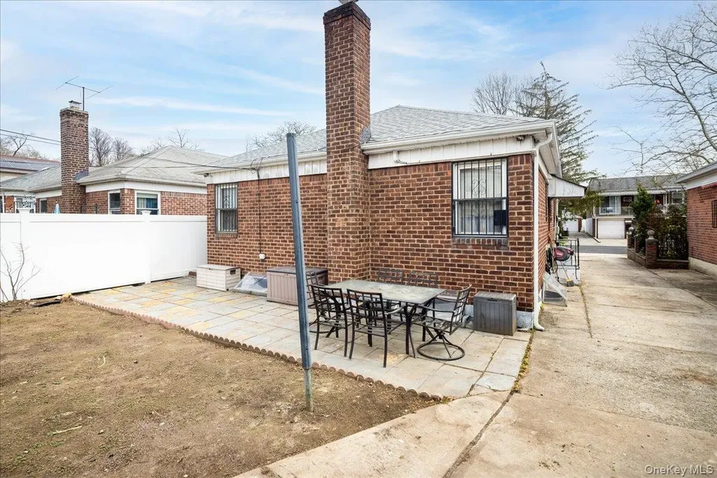4724 168th Street Flushing NY 11358