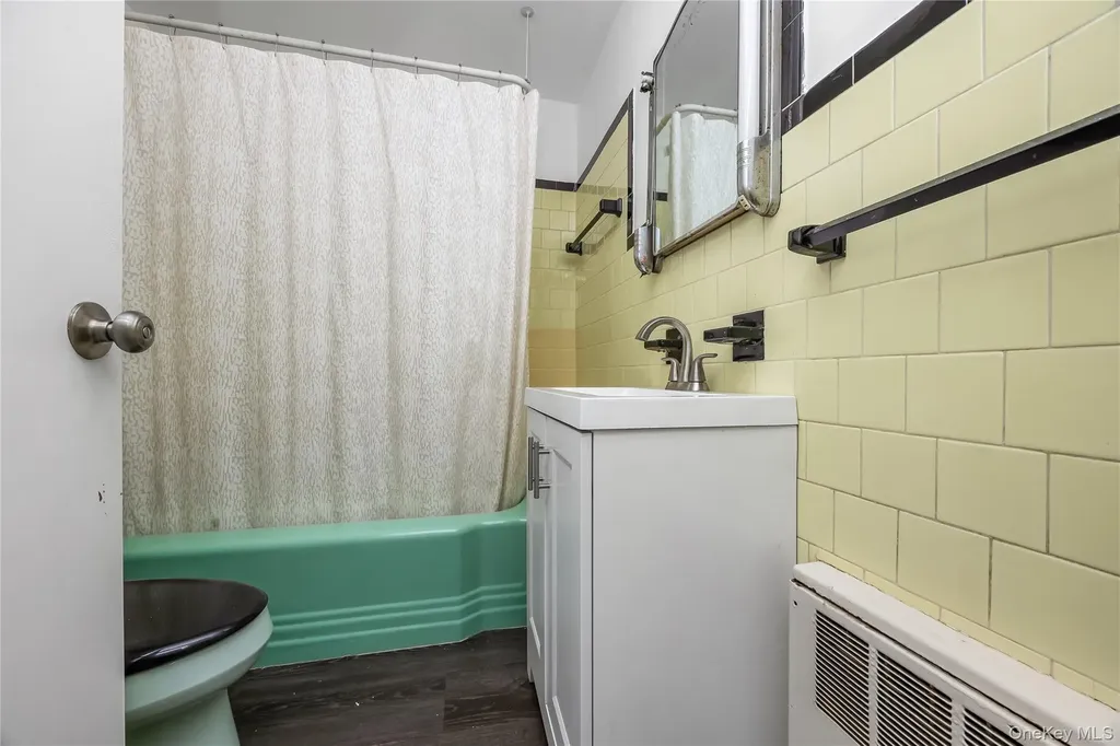 285 Starke Avenue East Meadow NY 11554