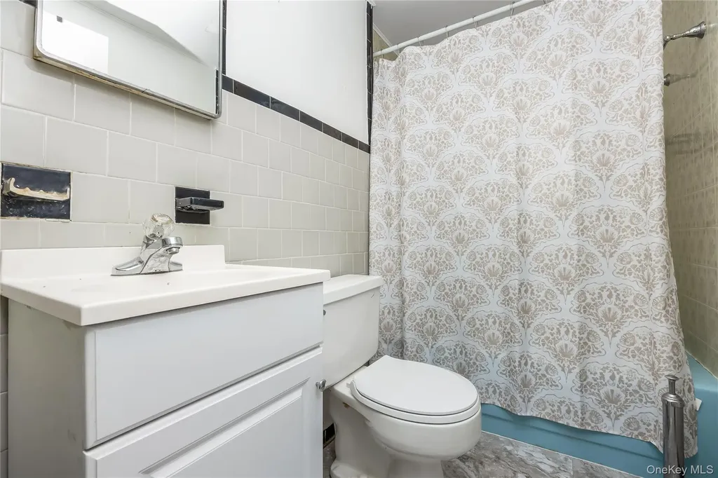 285 Starke Avenue East Meadow NY 11554