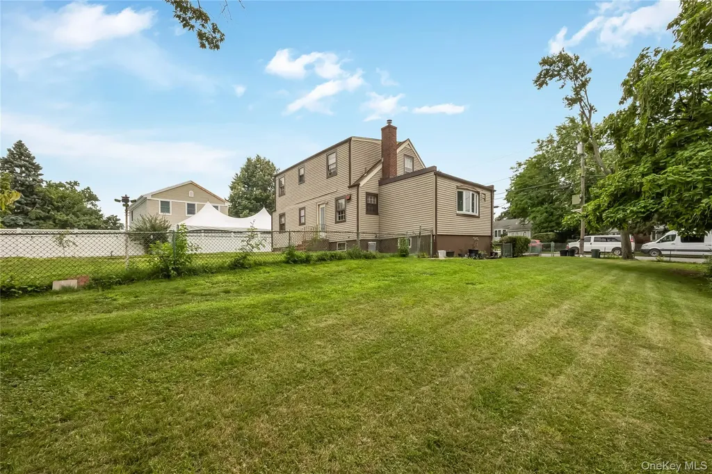 285 Starke Avenue East Meadow NY 11554