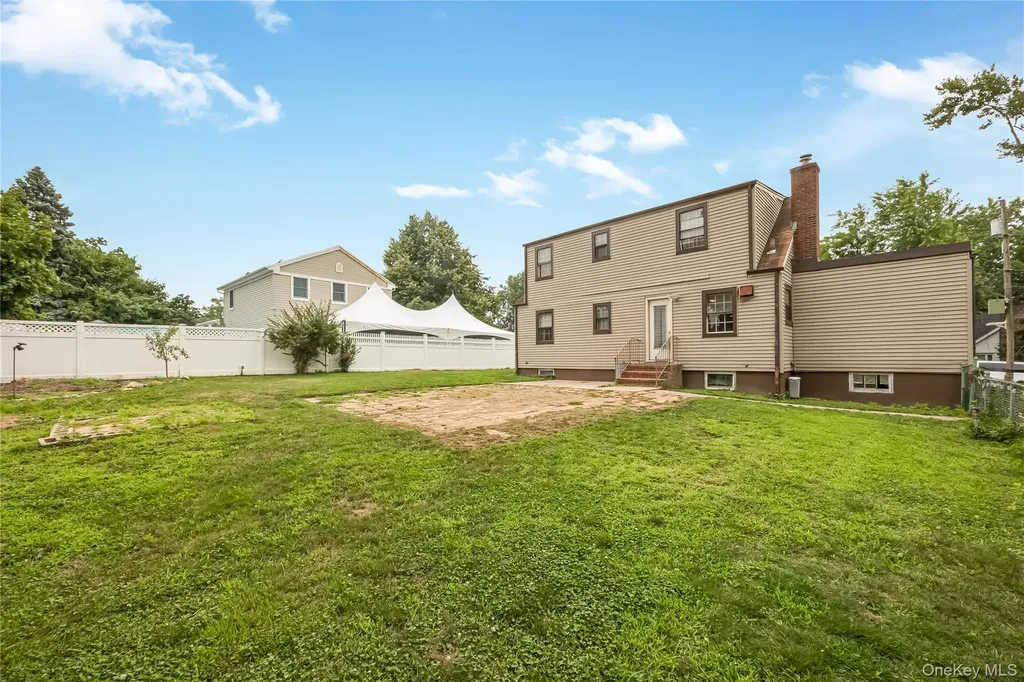 285 Starke Avenue East Meadow NY 11554