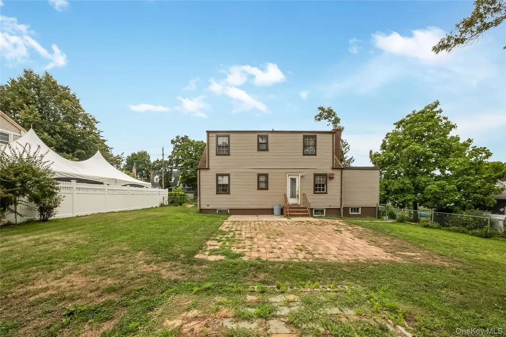 285 Starke Avenue East Meadow NY 11554