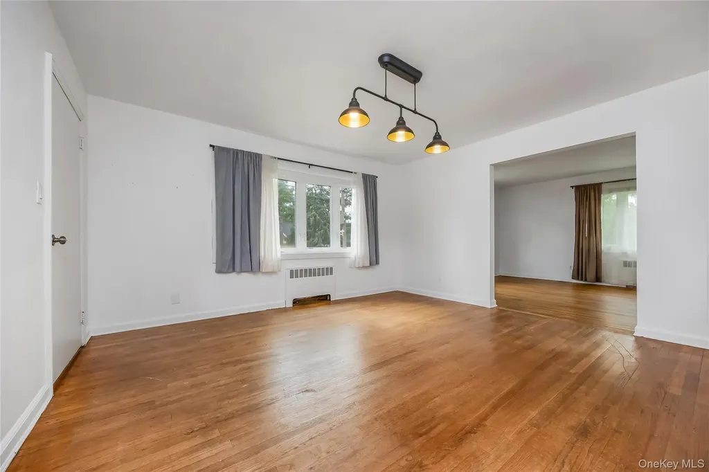 285 Starke Avenue East Meadow NY 11554