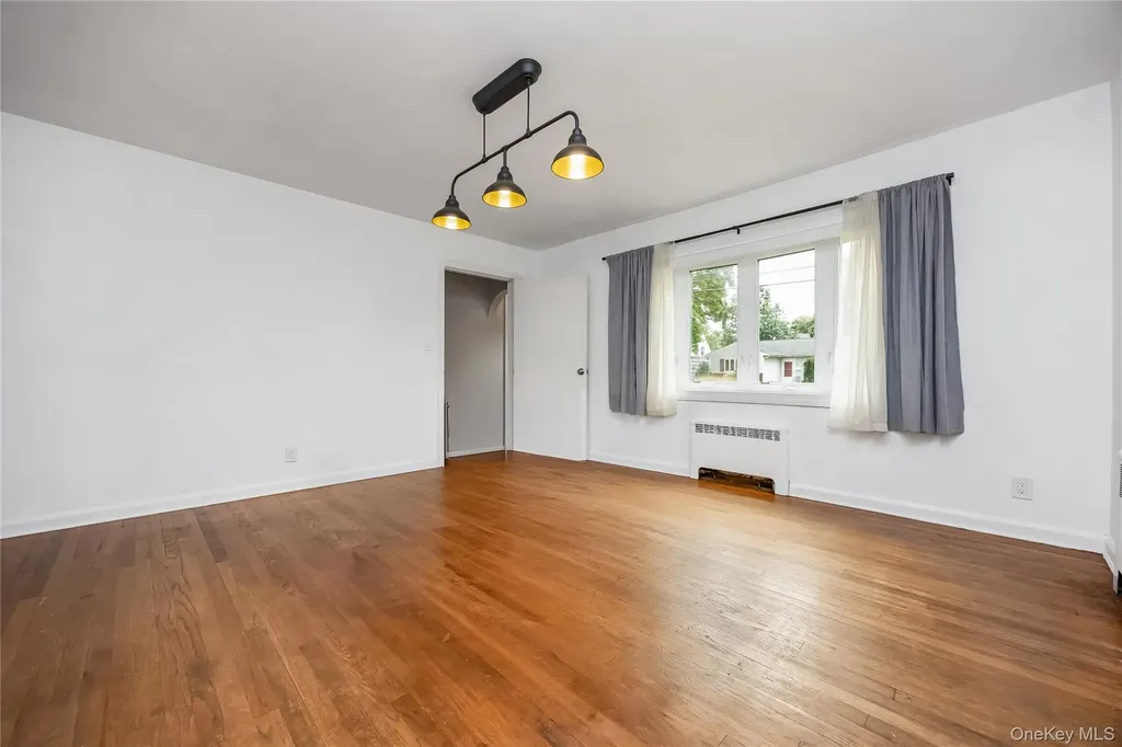 285 Starke Avenue East Meadow NY 11554