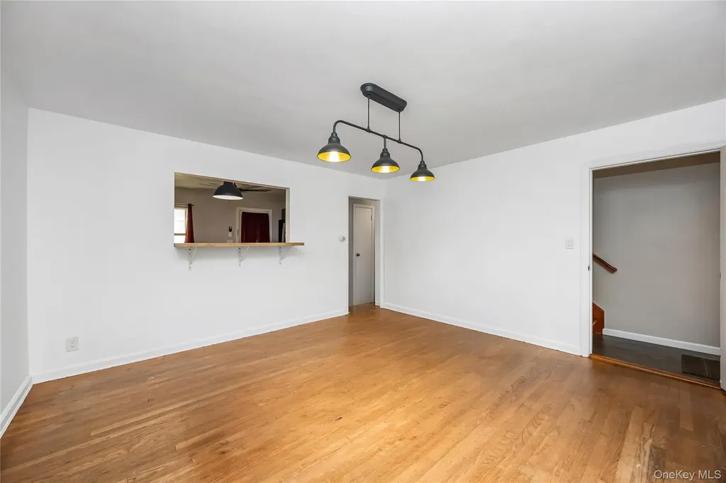 285 Starke Avenue East Meadow NY 11554