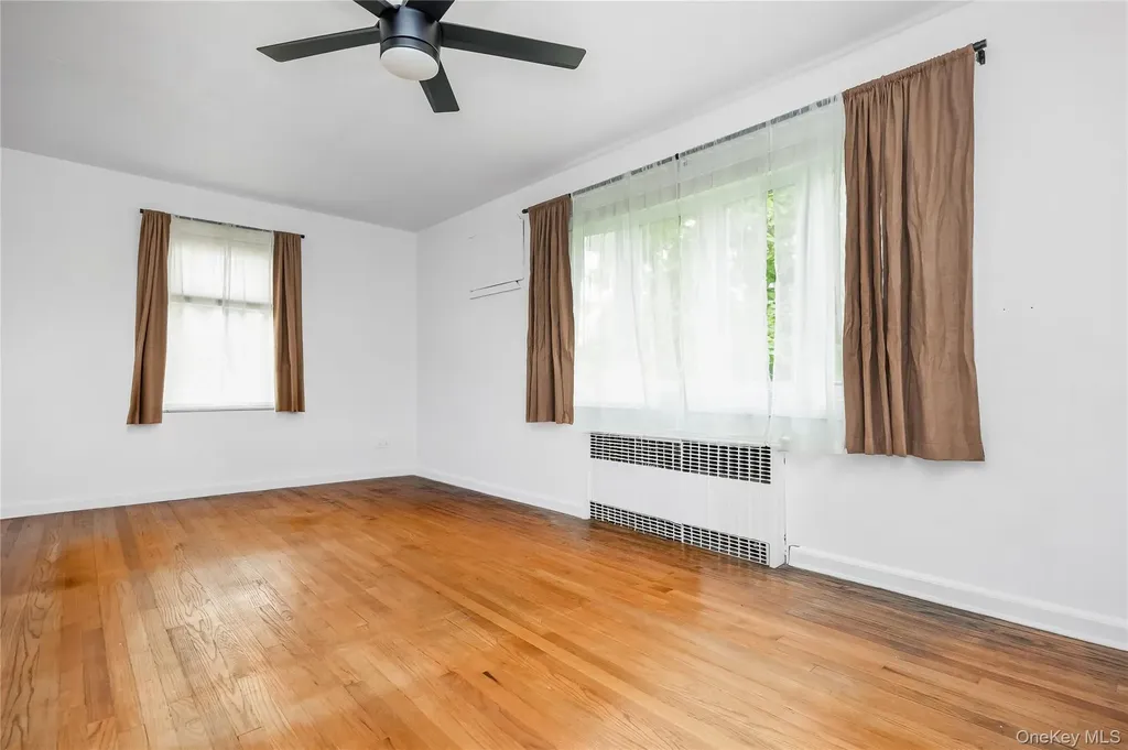 285 Starke Avenue East Meadow NY 11554