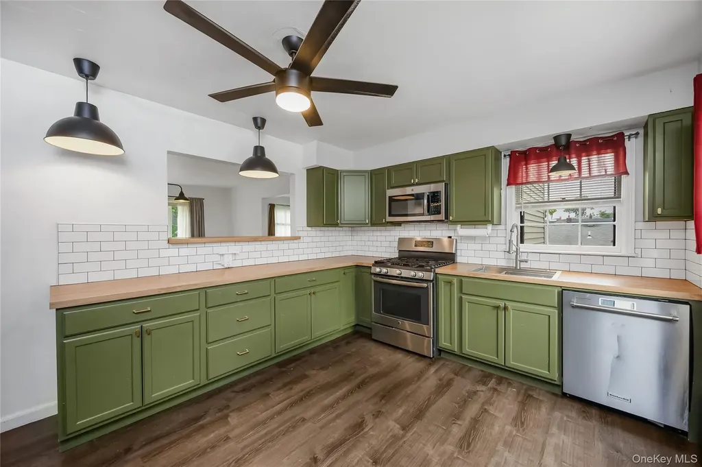 285 Starke Avenue East Meadow NY 11554