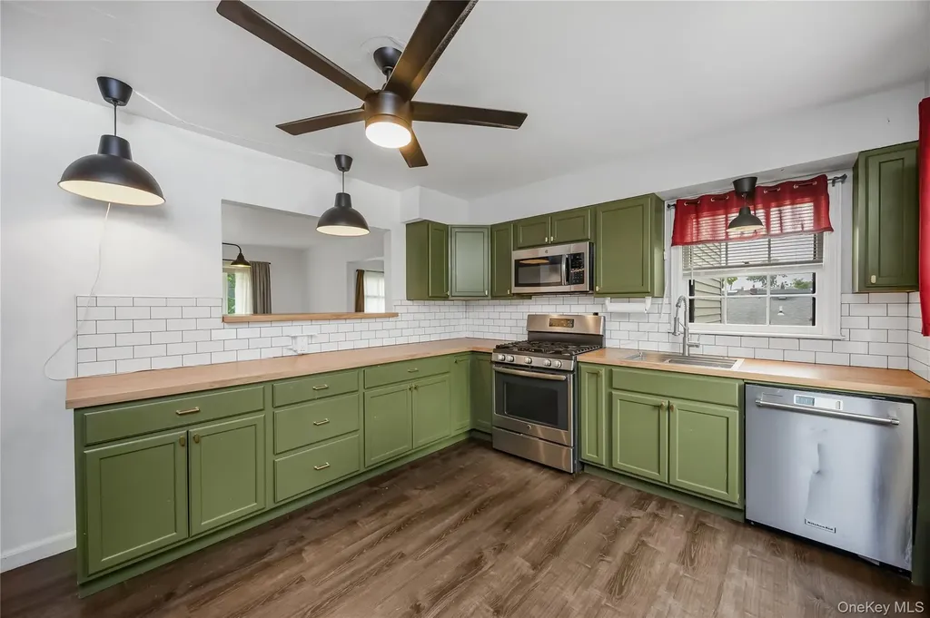 285 Starke Avenue East Meadow NY 11554