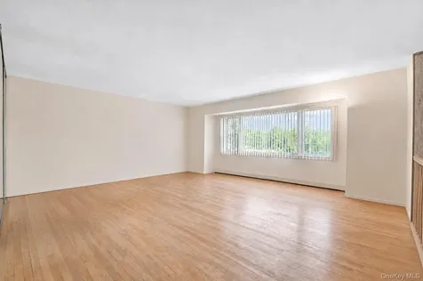 26 Acorn Lane Plainview NY 11803