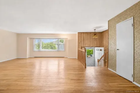 26 Acorn Lane Plainview NY 11803