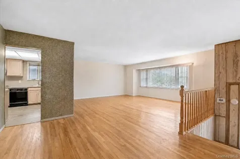 26 Acorn Lane Plainview NY 11803