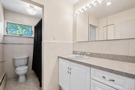 26 Acorn Lane Plainview NY 11803