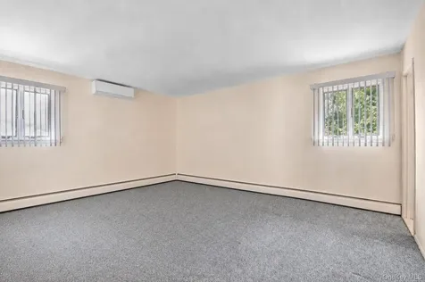 26 Acorn Lane Plainview NY 11803