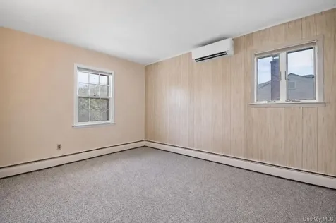 26 Acorn Lane Plainview NY 11803