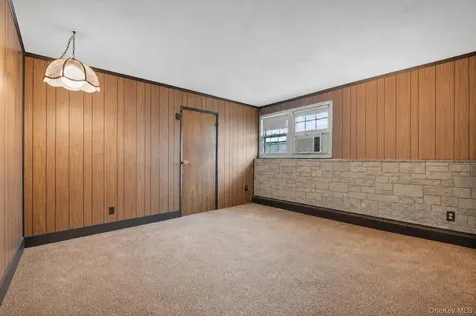 26 Acorn Lane Plainview NY 11803