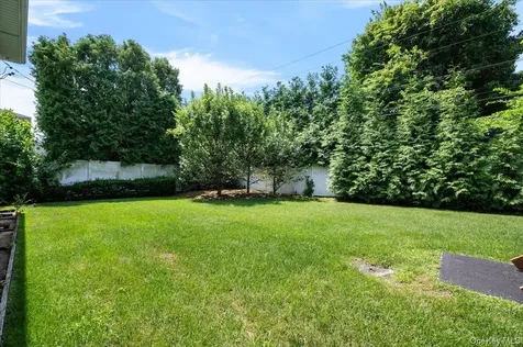 26 Acorn Lane Plainview NY 11803