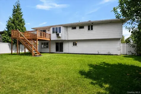 26 Acorn Lane Plainview NY 11803