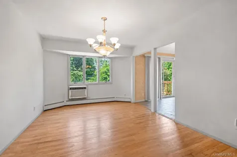26 Acorn Lane Plainview NY 11803