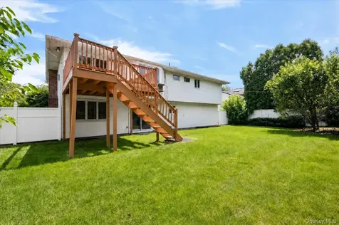 26 Acorn Lane Plainview NY 11803