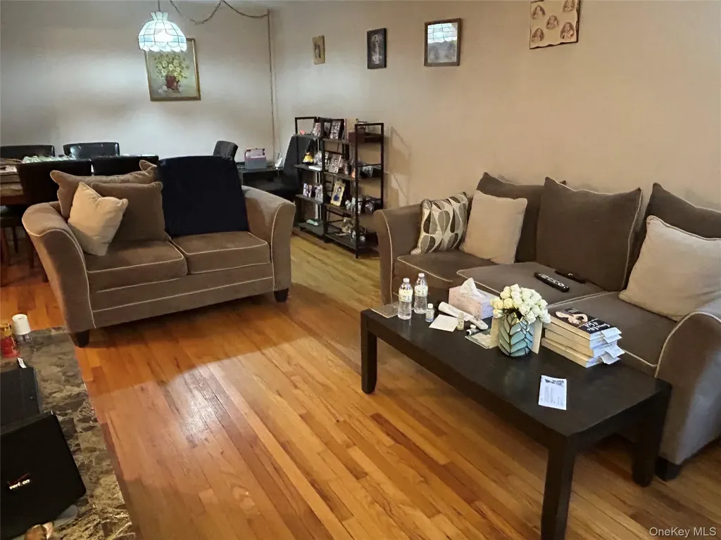 194 Smith Street Freeport NY 11520