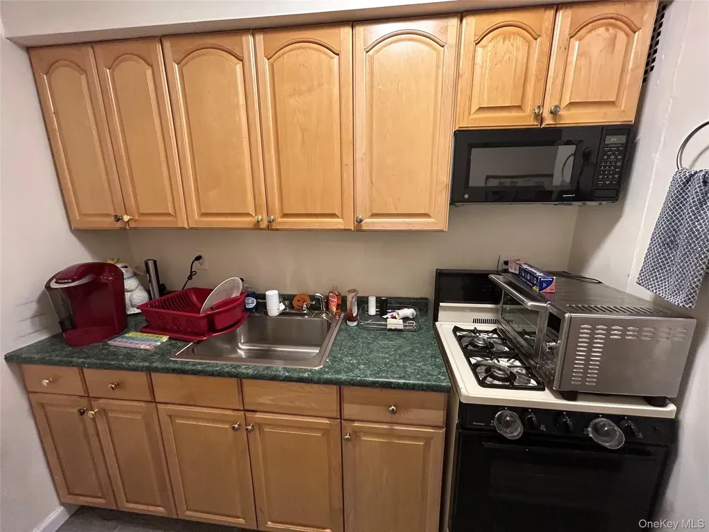 194 Smith Street Freeport NY 11520