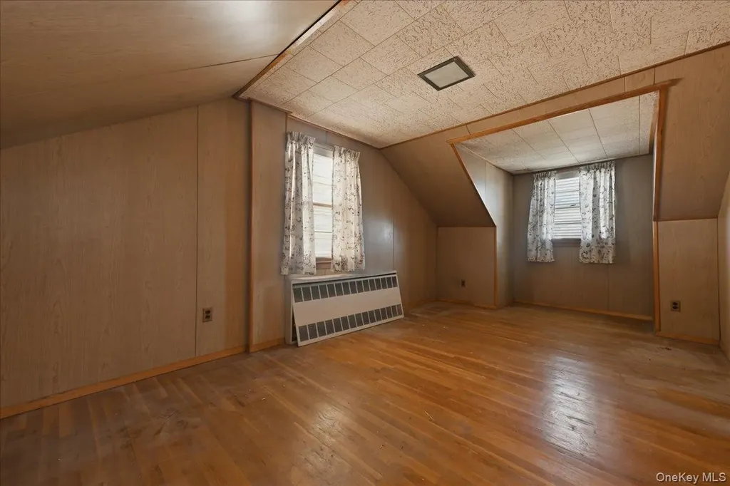 27 Plymouth Avenue Mineola NY 11501