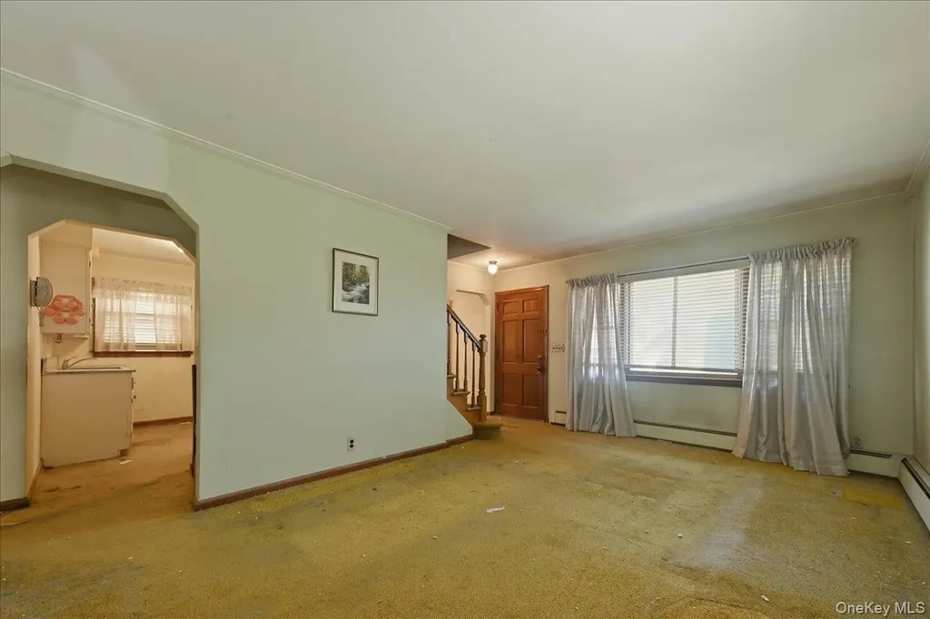 27 Plymouth Avenue Mineola NY 11501