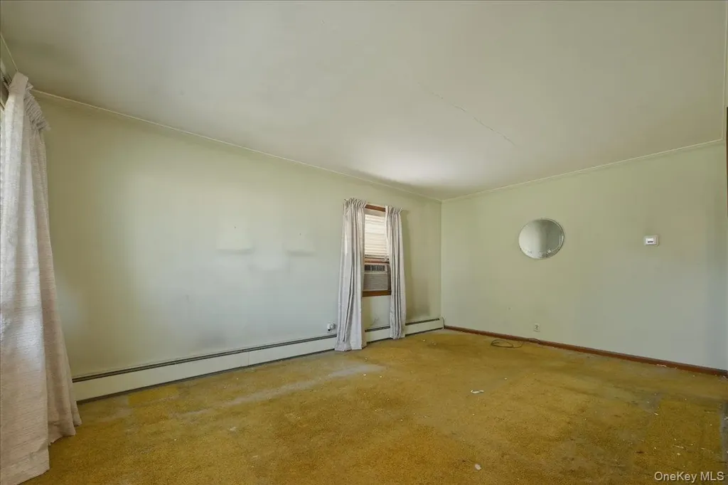 27 Plymouth Avenue Mineola NY 11501
