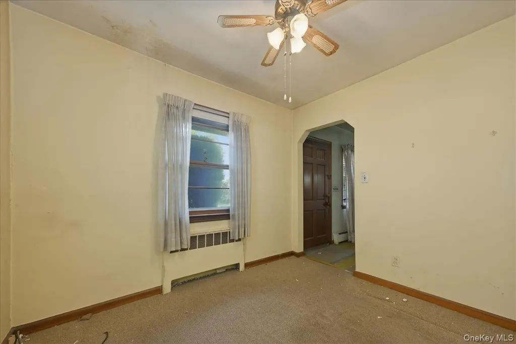 27 Plymouth Avenue Mineola NY 11501