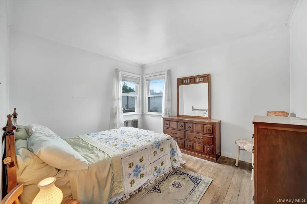 6 Lippold Street Merrick NY 11566