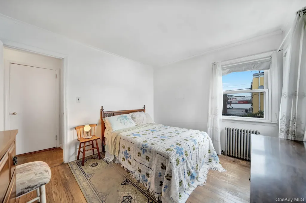 6 Lippold Street Merrick NY 11566