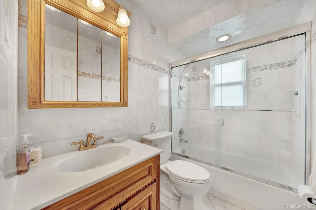 6 Lippold Street Merrick NY 11566