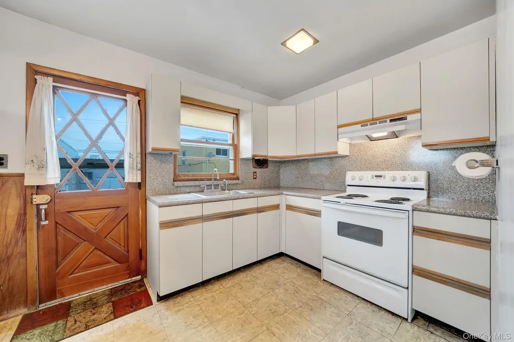 6 Lippold Street Merrick NY 11566