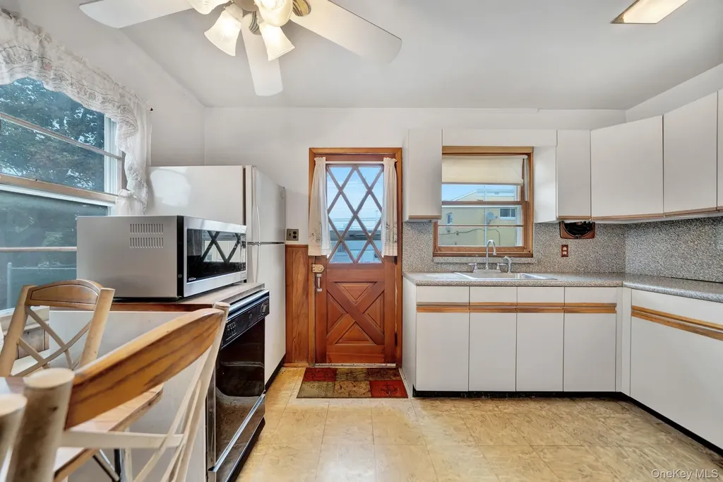 6 Lippold Street Merrick NY 11566
