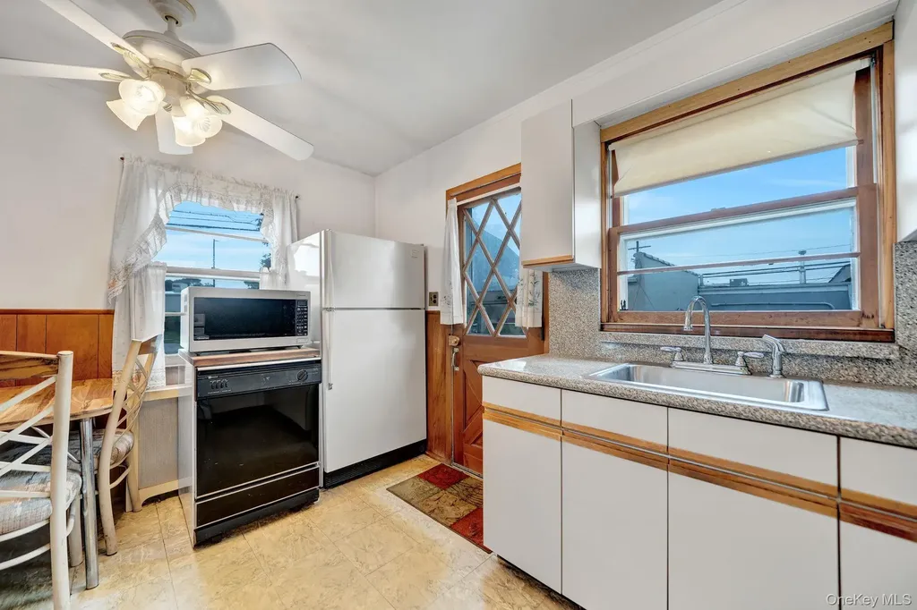 6 Lippold Street Merrick NY 11566