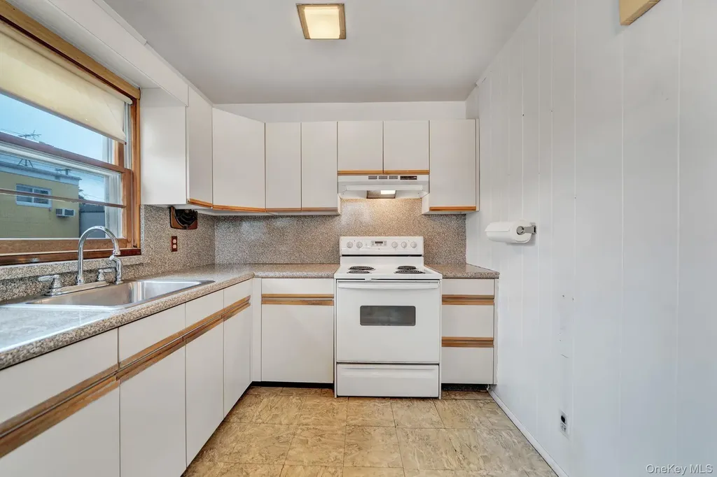 6 Lippold Street Merrick NY 11566