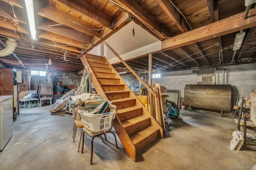 6 Lippold Street Merrick NY 11566