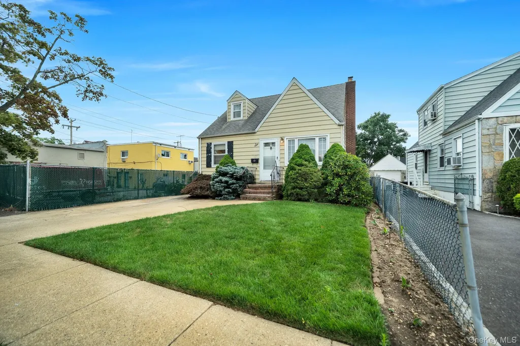 6 Lippold Street Merrick NY 11566