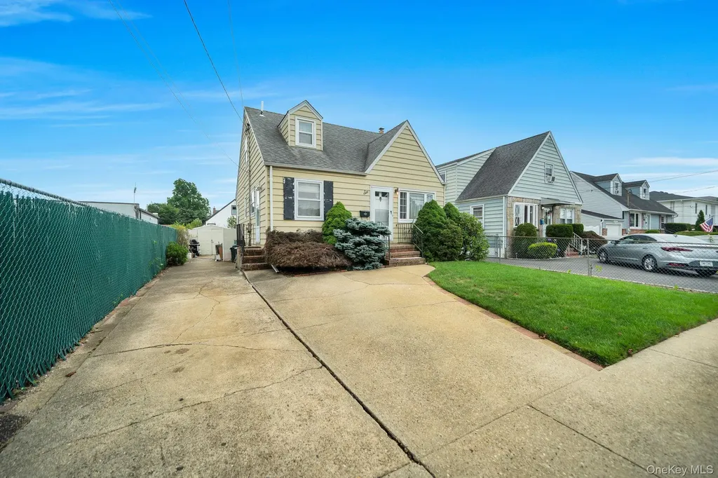 6 Lippold Street Merrick NY 11566