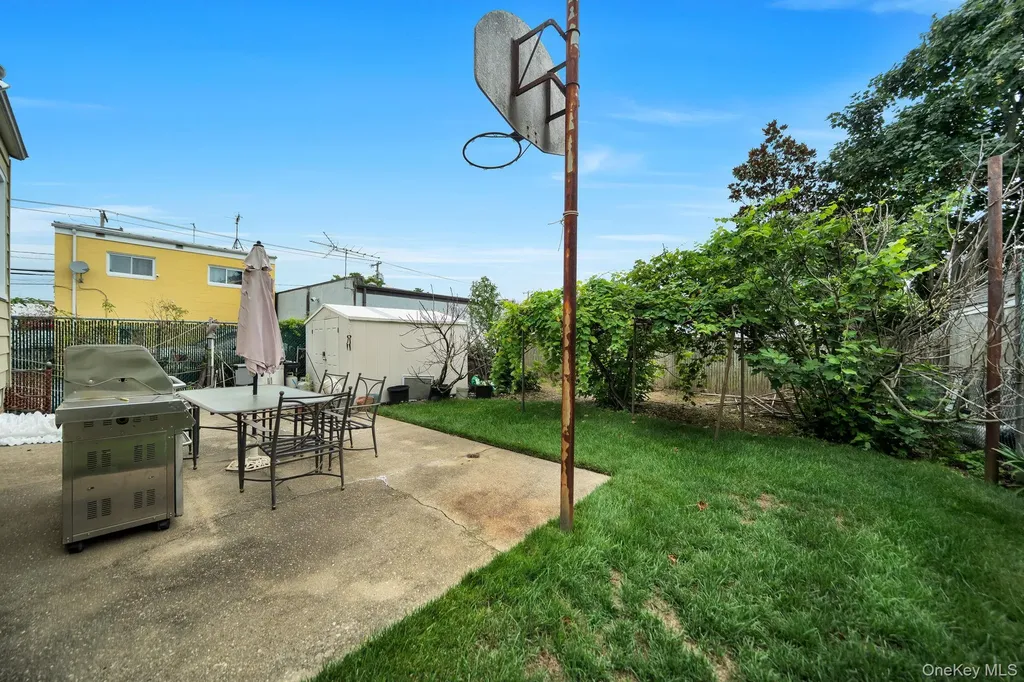 6 Lippold Street Merrick NY 11566