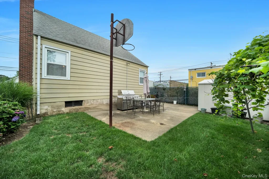 6 Lippold Street Merrick NY 11566