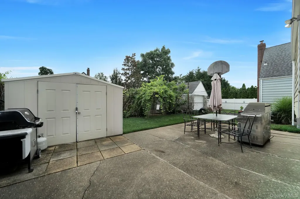 6 Lippold Street Merrick NY 11566