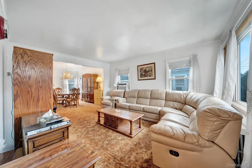 6 Lippold Street Merrick NY 11566