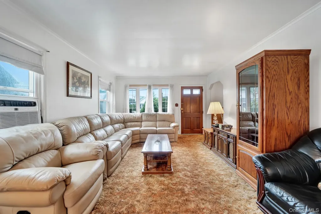 6 Lippold Street Merrick NY 11566
