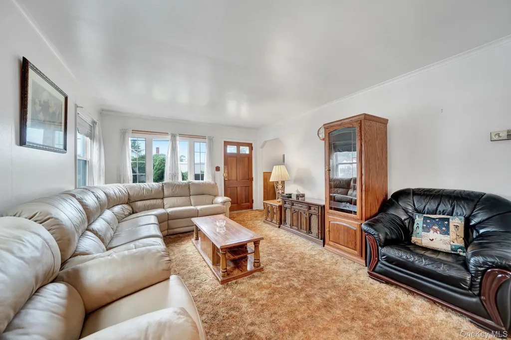 6 Lippold Street Merrick NY 11566
