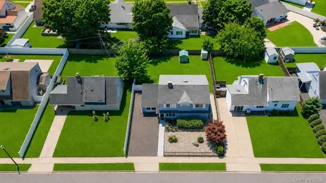 40 Blueberry Lane Hicksville NY 11801