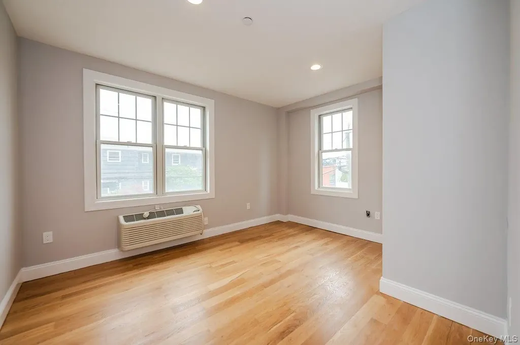 661 W Broadway Long Beach NY 11561
