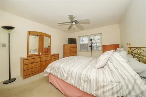 37 Santa Barbara Drive Plainview NY 11803