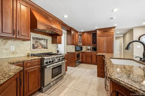 4 Shannon Drive Woodbury NY 11797