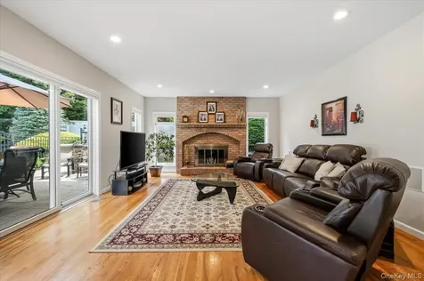 4 Shannon Drive Woodbury NY 11797